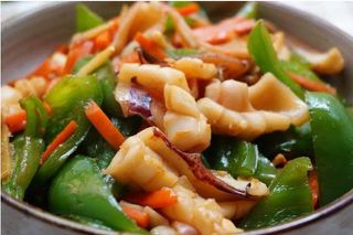 Pržene lignje sa povrćem