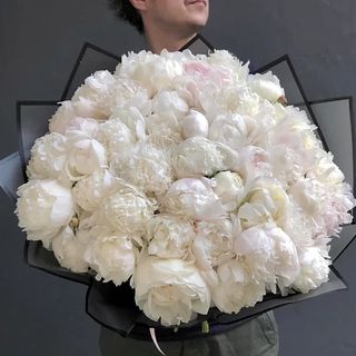 Buchet din 51 bujori albi