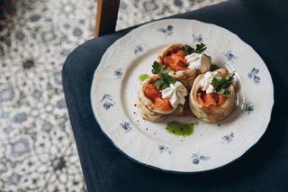 Домашні млинці від Лесі з лососем та сиром Лабне (280г)