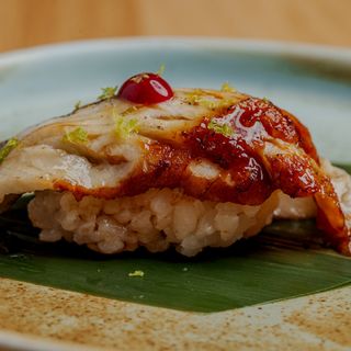 Nigiri węgorz unagi  1 szt.