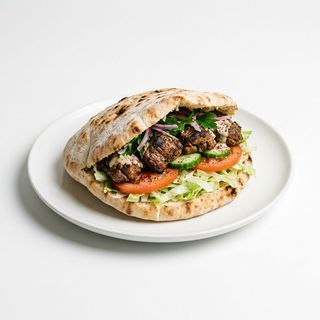 Pita jagnięcina z warzywami