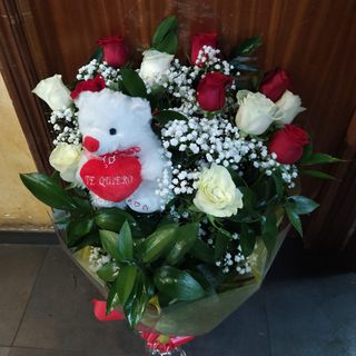 ramo de rosas variadas