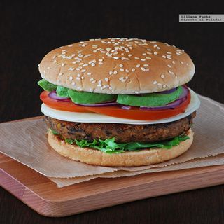 Hamburguesa Vegana con papas fritas