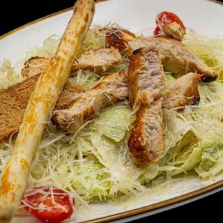 Салата Цезар с пиле