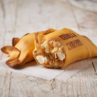 Empanada de Queijo de Cabra, Noz e Cebola