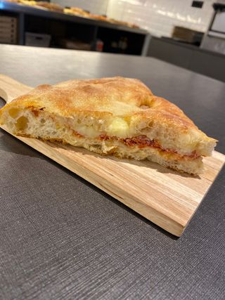 Rustica ripiena schiacciata e mozzarella - 1 pezzo