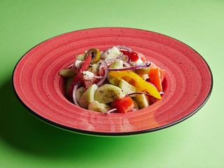 Салат зі свіжих овочів з сиром Фета (330g)