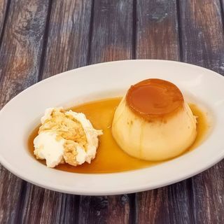Flan con helado