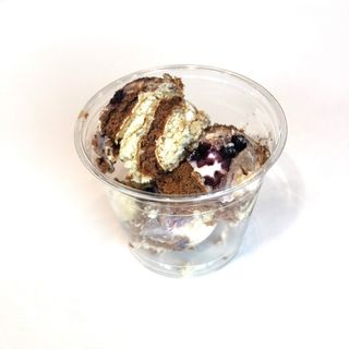 Домашна бисквитена торта с боровинки