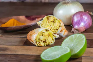 Empanada de pollo thai