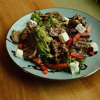 Теплий салат з яловичиною (210г)