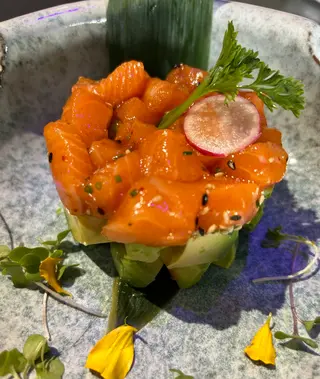 73. Tratar de salmón con aguacate