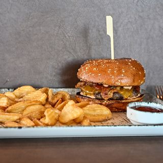 Congo Burger (hrskavi crispers krumpirići su uključeni u cijenu)