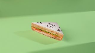 სენდვიჩი შებოლილი ორაგულით