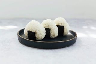 Onigiri salmo e Philadelphia