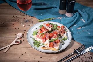 Bruschete cu Prosciutto Crudo