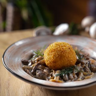 Бефстроганов с картофельным пюре