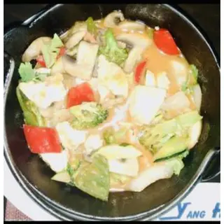 M1. Pollo Con Salsa Tailandesa Picante