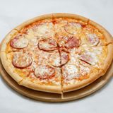 Пицца «пепперони» с сырными бортиками