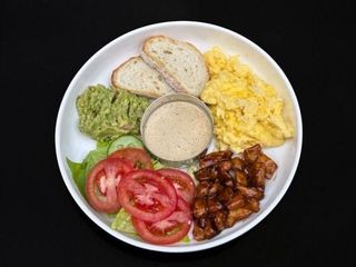 Скрембл з гуакомоле та курячим філе (274g)