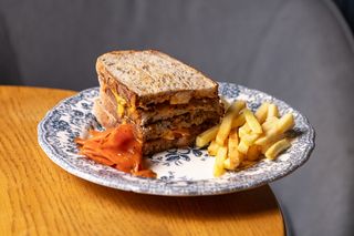 Сендвіч пікантний з яловичиною