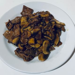 ternera con champiñones