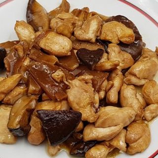 Pollo Con Bambú Y Setas Chinas