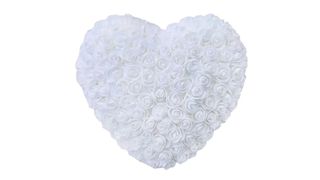 Kwiatowe serduszko w pudełku białe