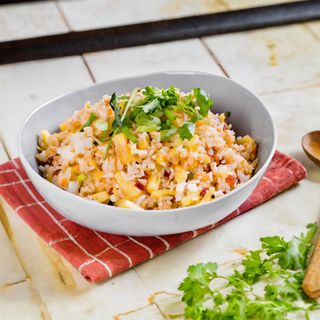 219. Riso saltato con ananas