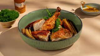 წიწილა ტყემლის სოუსით