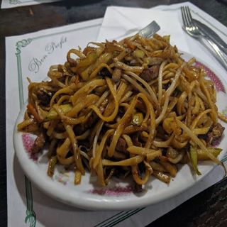 Tallarines Fritos Con Ternera