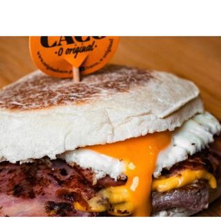 Prego à Inglesa no  Bolo Caco