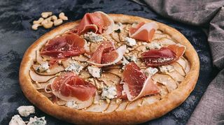 Піца з грушею та прошуто