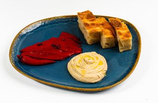 Mic dejun vegetarian cu Hummus