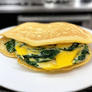 Naleśnik ze szpinakiem, ser żółty 1 szt.