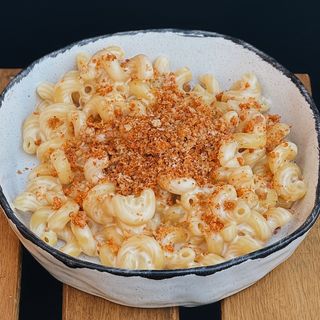 Сирні макарошки з пармезановою крихтою