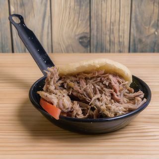 Arepa de pernil (1 ud.)