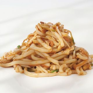 220 Udon con pollo piccante, uovo e verdure miste miste