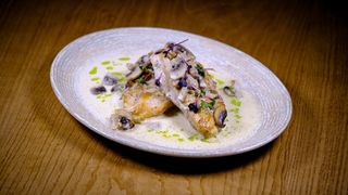 Грудинка с грибами в сливочном соусе (1 пор.)