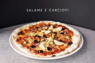 Pizza Salame e carciofi
