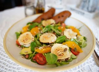 Sałatka z kozim serem 250g