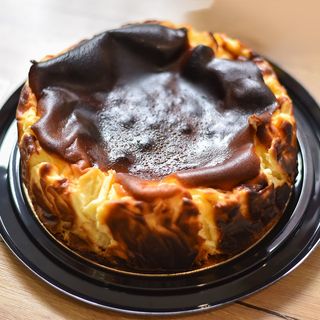 WHOLE - Cheesecake St.Sebastian