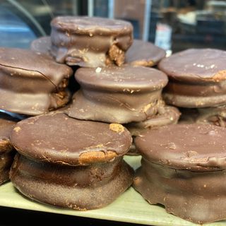 ALFAJOR ARTESANAL RELLENO DE NUTELLA