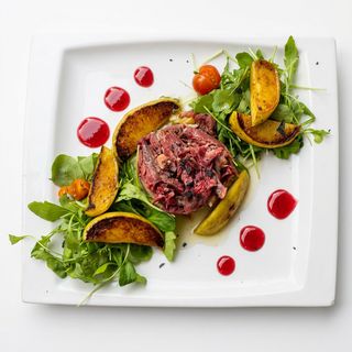 Confit de pato con manzana asada