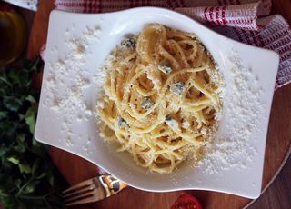 პასტა ოთხი ყველით