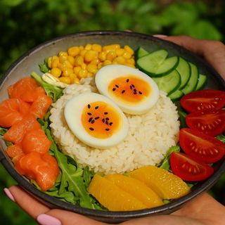 Боул з лососем