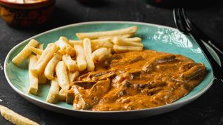 ბიფსტროგანოვი გარნირით