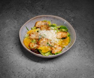 სალათი ქათმის ფორთოხლით და პარმეზანით