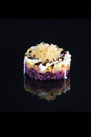 227. Black Rice Tartar De Salmón Aguacate (Ración)