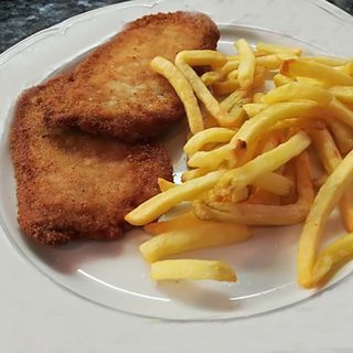 Lomo rebozado con patatas (infantil)